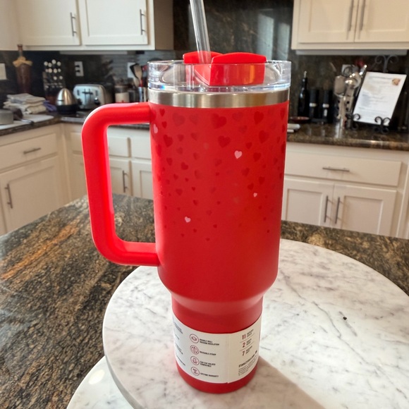 Stanley Red Heart Quencher Tumbler Valentine’s edition - Picture 5 of 6